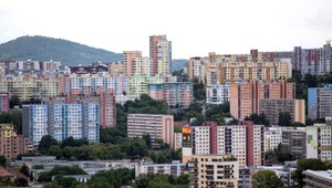 Slováci vďaka výhodným hypotékam a istote v práci viac kupujú byty, ceny rastú