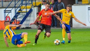 Nováčik s prvým víťazstvom v sezóne. Domáca Ruža doplatila na vylúčenie