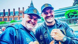 Fury starší prekonal rekord v jedení čokoládových guličiek