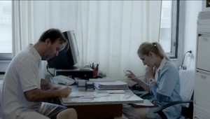 Lekár, ktorý fackoval pacientky, zostáva v nemocnici