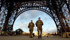 Jedného z podozrivých kontrolovali na hraniciach, policajti ho nechali odísť