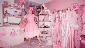 Posadnutá ružovou: Podriadila celý život jedinej farbe!