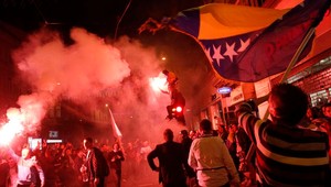 VIDEO. V Sarajeve sa do rána nadšene oslavoval postup