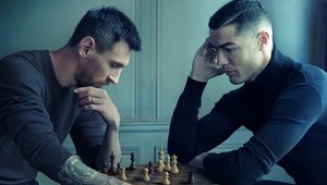 Reklamná fotka Ronalda s Messim búra internet. Pod tlakom je aj PSG