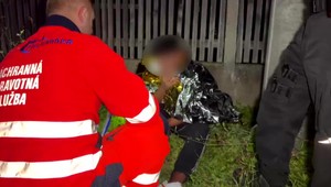 Ešte nemá vodičák a už sa naháňal s políciou. Mladík nezvládol zákrutu