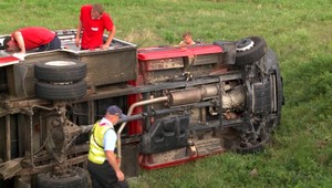 Hasiči smerovali na zásah, narazila do nich dodávka