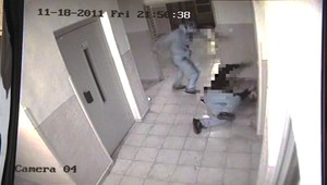 VIDEO: Brutálna lúpež. Narkoman zmlátil obyvateľa paneláku