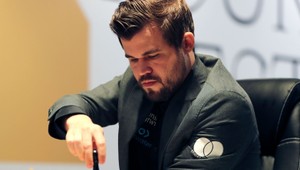 Carlsen chce odhaliť podvodníka. Ten je ochotný hrať nahý