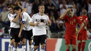 Nemecko prvým semifinalistom