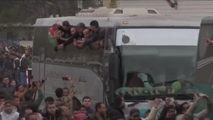 Hamas odovzdal Červenému krížu ďalších troch izraelských rukojemníkov