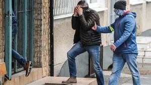 Prvé zrušenie väzby v prípade obvinených sudcov. Advokát Mojto ide na slobodu, sudca Palášthy neuspel