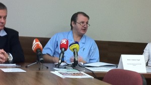 Záznam operácie: Do hrudníka mu vošiel mobil!