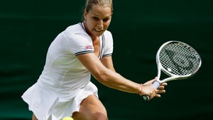 Cibulková za hodinku zmietla z kurtu Wozniakovú, Čepelová neuspela