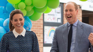 Kate a William zverejnili vianočný portrét rodiny! Všetci si všimli TÚTO do očí bijúcu vec!