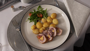 Hlavné jedlo: Ružové plnené farebným svetlom