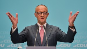 Nemecká CDU: Merz ustál tlak po volebných debakloch, čaká ho boj o dôveru