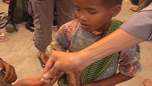 Za hranicami zneužívali chlapcov