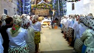 Z polnočnej omše v Lendaku naskakuje husia koža