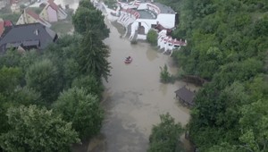 Dramatické povodne pri jaskyni Domica: Prúd vody strhol auto, v ktorom sedela rodina so štvorročným dieťaťom