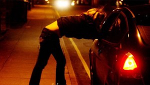 Muž surovo mlátil a znásilňoval prostitútky. Museli sa mu pri tom pozerať do očí