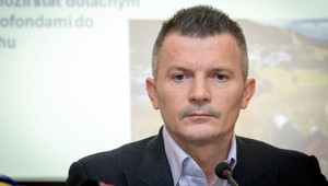 Opozícia: Počiatek bol v 2008 a 2009 akcionárom v Bašternákovej firme