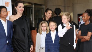 Rozmyslela si Shiloh zmenu pohlavia? Podľa fotiek chce dcéra Pitta a Jolie zrejme ostať dievčaťom!