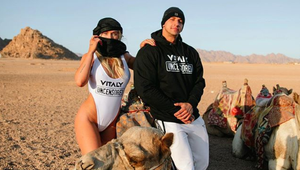 YouTuber vyliezol na pyramídu v Gíze: Zavreli ho