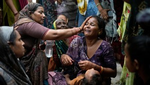 V troskách lietadla našli minimálne 260 tiel. Medzi obeťami je aj expremiér