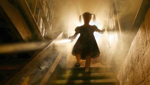 Súrodenci utýranej Lucky mali zažívať aj v profesionálnej rodine krušné chvíle, tvrdia ich súčasní pestúni