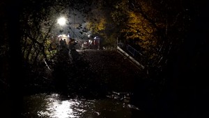 Medzi Kysakom a Veľkou Lodinou sa zrútil most. Viac ako dvesto ton sutín padlo do rieky