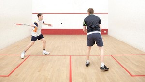 Fantastická výmena v squashi! Išli si ruky aj nohy polámať