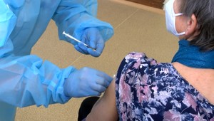 Očkovanie mobilnými jednotkami: Štáb TV JOJ bol pri tom. Pozrite sa, ako to celé prebieha