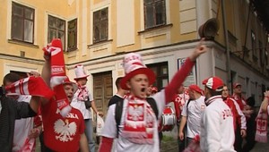 Kukláči zasahovali voči poľským futbalovým fanúšikom