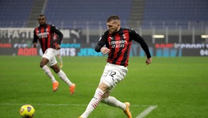 Útočník AC Milána dourážal mamu rozhodcu. Už pozná trest