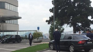 Poslanci Smeru sa schádzajú na Bôriku, podľa informácií TV JOJ má ísť o narodeninovú oslavu Roberta Fica