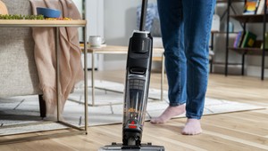 Nový bezdrôtový Bissell vysáva a vytiera aj pozdĺž stien