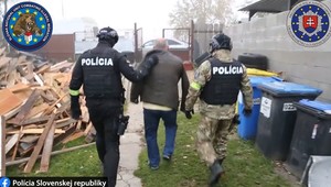 Pätnásťročné dievča predali na sobáš, držali ju v domácnosti. Polícia v prípade obvinila štyri osoby