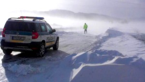 Meteorológovia vydali výstrahy pred vetrom, snehovými jazykmi a povodňami. Platia pre tieto oblasti