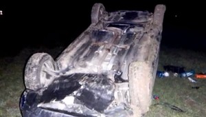 Smrteľná nehoda pri Blatnom: Vodič osobného auta sa niekoľkokrát prevrátil, nehodu neprežil