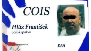 Toto je FALOŠNÝ colník od Malaciek: nechal si naliať a rozdával pokuty