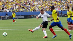 Podolski (27) skóroval už v 9.sekunde! Výkop mal ale súper