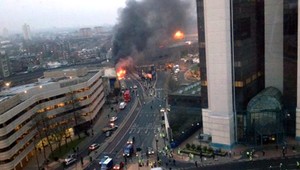 Neďaleko stanice londýnskeho metra Vauxhall sa zrútil vrtuľník