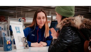 Tesco zavádza Pokojnú hodinku a Online tlmočníka pre nepočujúcich