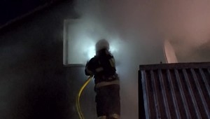 Požiar rodinného domu: Hrozilo, že začnú horieť aj objekty v blízkom okolí