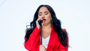 Demi Lovato pribrala dvadsať kíl a v liečebni si našla novú lásku