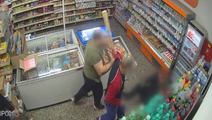 Traja útočníci, ktorí drevenými palicami zbili muža, sú vo väzbe