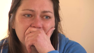 Štát opäť nesklamal: Mama s chorou dcérkou nemá nárok na auto, má cestovať vlakom!