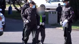 Sexuálny exhibicionista ide za mreže. Obete hľadal na frekventovaných miestach, ženy prenasledoval