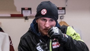 Bojovník UFC sa škaredo zranil pri otužovaní