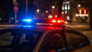 Učiteľov zadržali za nevhodné fotky maloletých, zdieľali ich v skupinovom čete